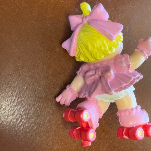 1986 McDonalds Happy Meal Muppet Babies Miss Piggy On Roller Skates Figure - Picture 3 of 4